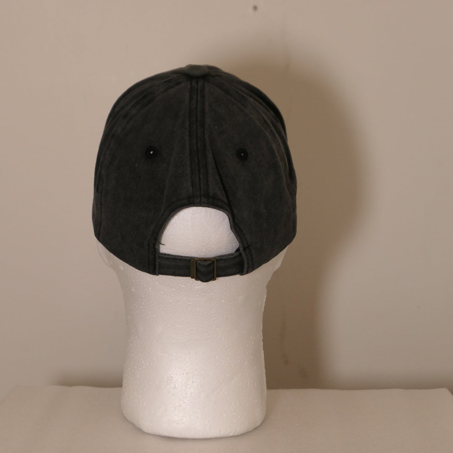 Svart keps med solros